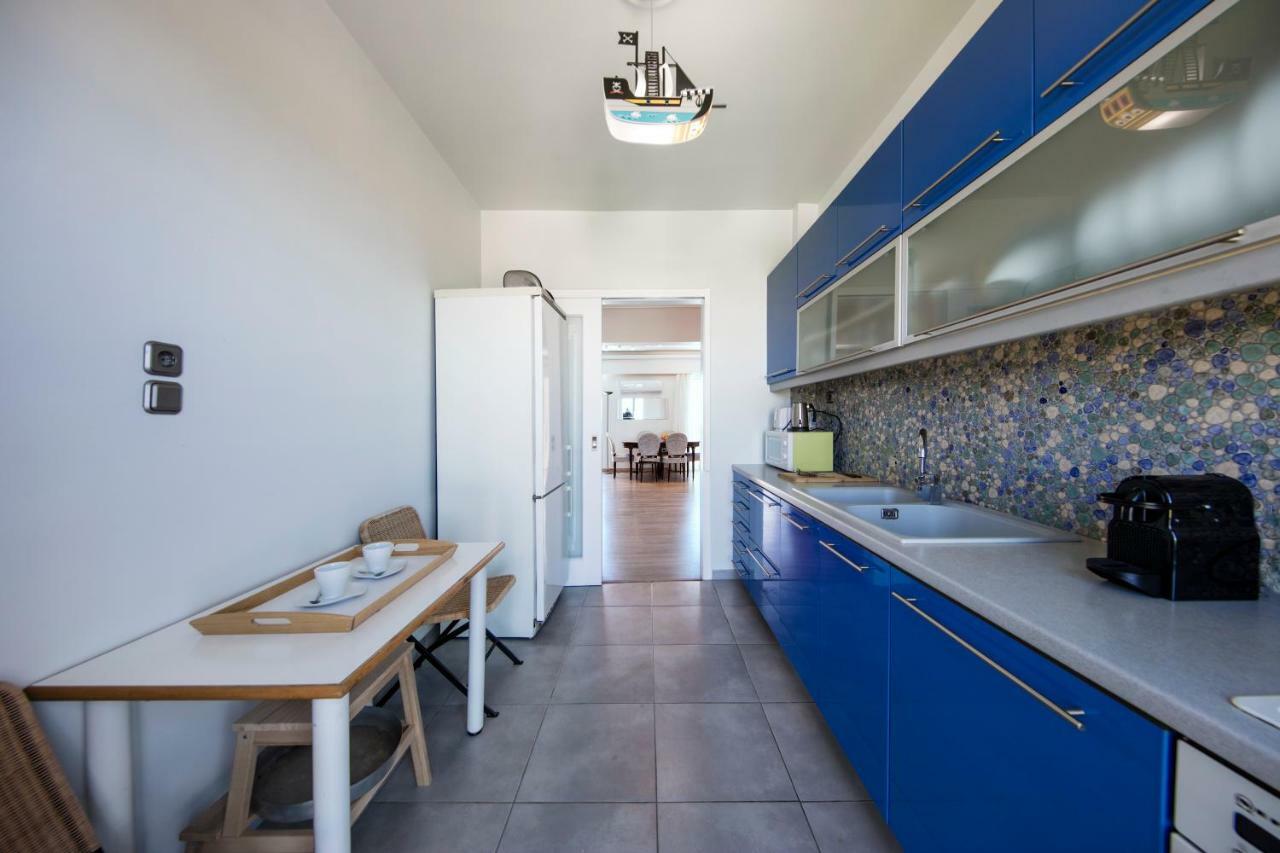 Walking In Alimos Apartment. Atenas Exterior foto
